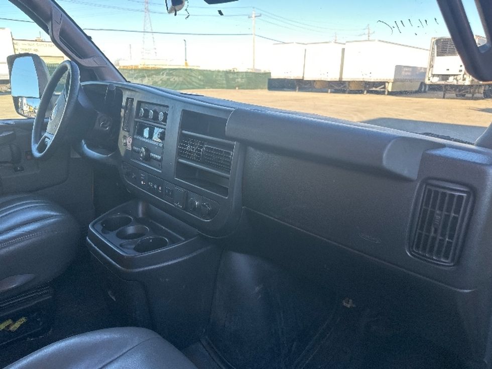 Light Duty Box Truck-Light and Medium Duty Trucks-GMC-2022-Savana G33903-West Sacramento-CA-100,406\n\t\tmiles-$ 29,500 - Image 21