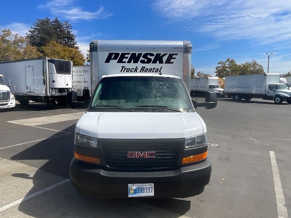 Light Duty Box Truck-Light and Medium Duty Trucks-GMC-2022-Savana G33903-West Sacramento-CA-102,383\n\t\tmiles-$ 32,000 - Image 2