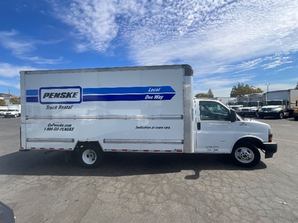 Light Duty Box Truck-Light and Medium Duty Trucks-GMC-2022-Savana G33903-West Sacramento-CA-102,383\n\t\tmiles-$ 32,000 - Image 15