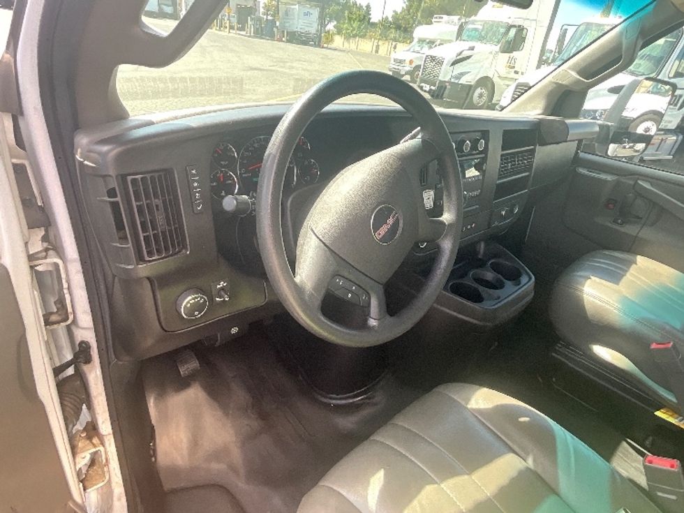 Light Duty Box Truck-Light and Medium Duty Trucks-GMC-2022-Savana G33903-West Sacramento-CA-102,383\n\t\tmiles-$ 32,000 - Image 17