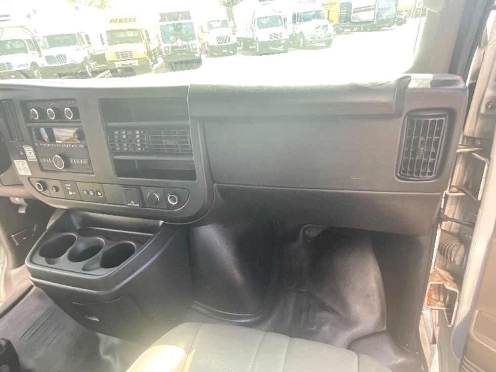 Light Duty Box Truck-Light and Medium Duty Trucks-GMC-2022-Savana G33903-West Sacramento-CA-102,383\n\t\tmiles-$ 32,000 - Image 21