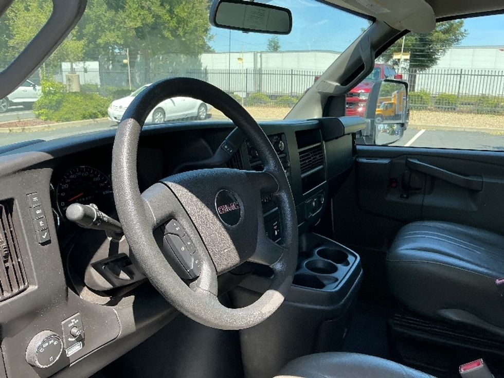 Light Duty Box Truck-Light and Medium Duty Trucks-GMC-2022-Savana G33903-West Sacramento-CA-24,125\n\t\tmiles-$ 48,000 - Image 17