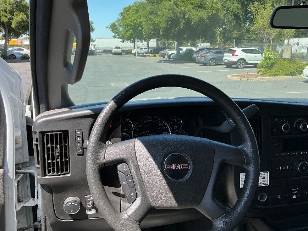 Light Duty Box Truck-Light and Medium Duty Trucks-GMC-2022-Savana G33903-West Sacramento-CA-24,125\n\t\tmiles-$ 48,000 - Image 18
