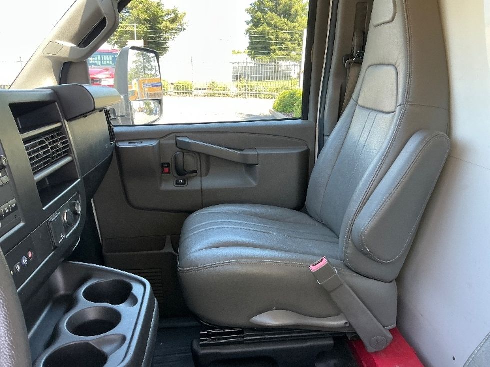 Light Duty Box Truck-Light and Medium Duty Trucks-GMC-2022-Savana G33903-West Sacramento-CA-24,125\n\t\tmiles-$ 48,000 - Image 19