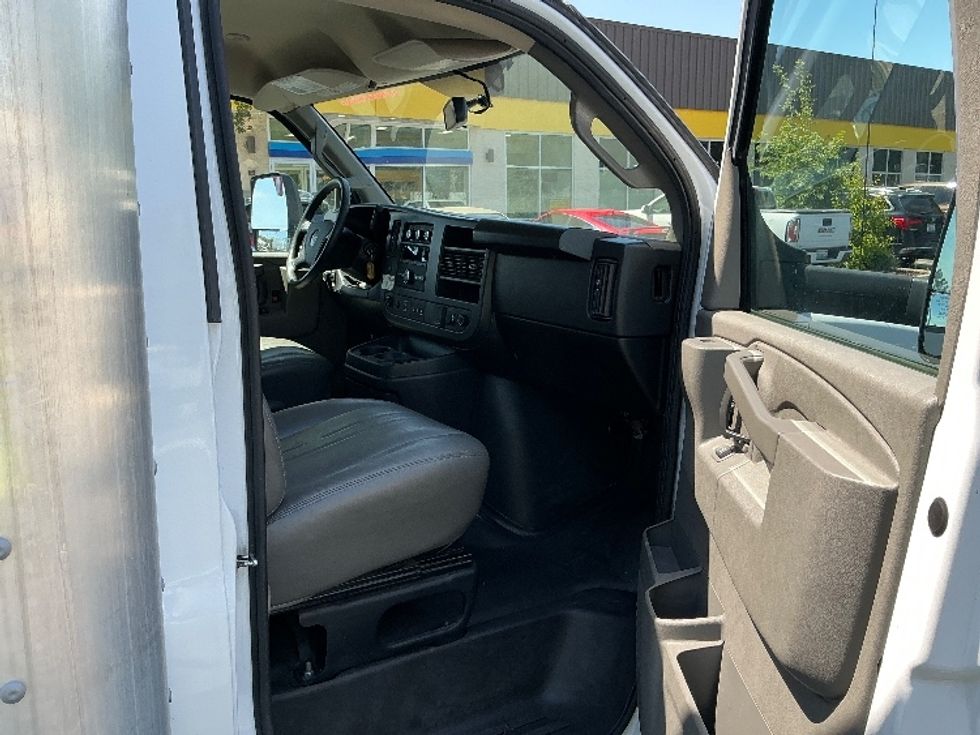 Light Duty Box Truck-Light and Medium Duty Trucks-GMC-2022-Savana G33903-West Sacramento-CA-24,125\n\t\tmiles-$ 48,000 - Image 20