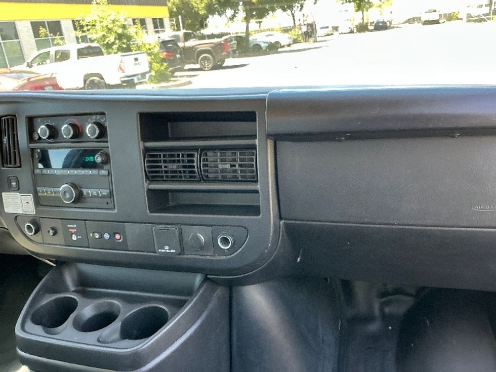Light Duty Box Truck-Light and Medium Duty Trucks-GMC-2022-Savana G33903-West Sacramento-CA-24,125\n\t\tmiles-$ 48,000 - Image 21