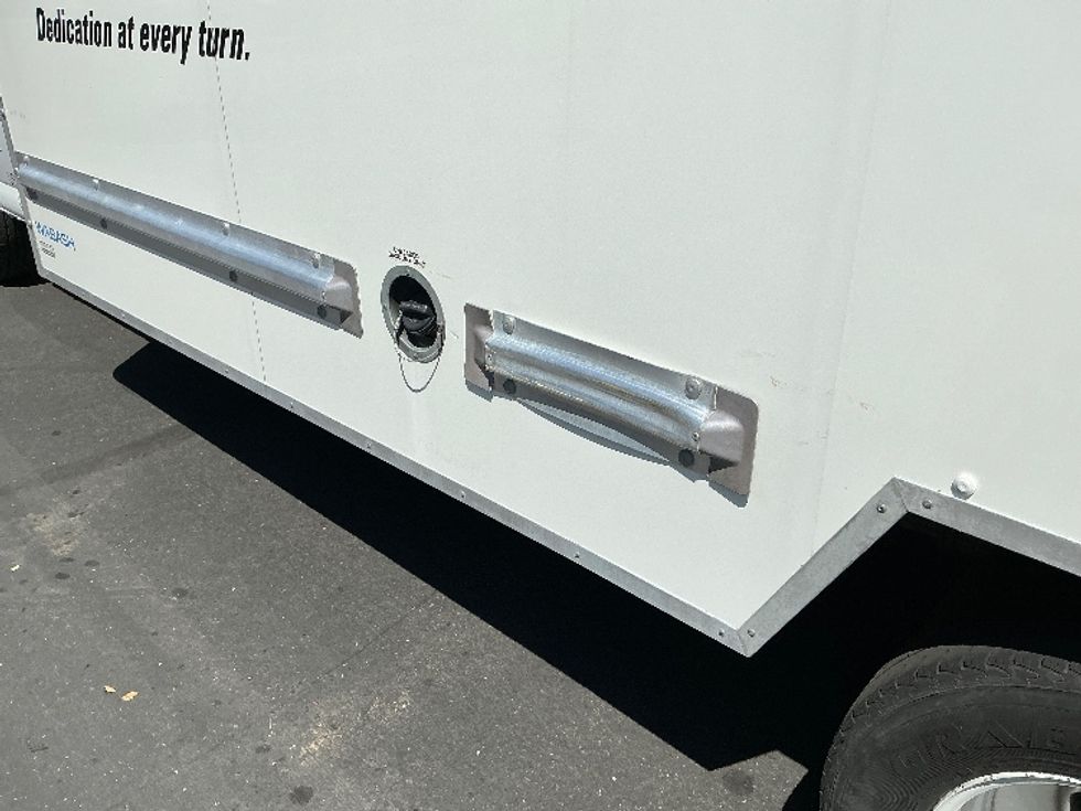 Light Duty Box Truck-Light and Medium Duty Trucks-GMC-2022-Savana G33903-West Sacramento-CA-24,125\n\t\tmiles-$ 48,000 - Image 25