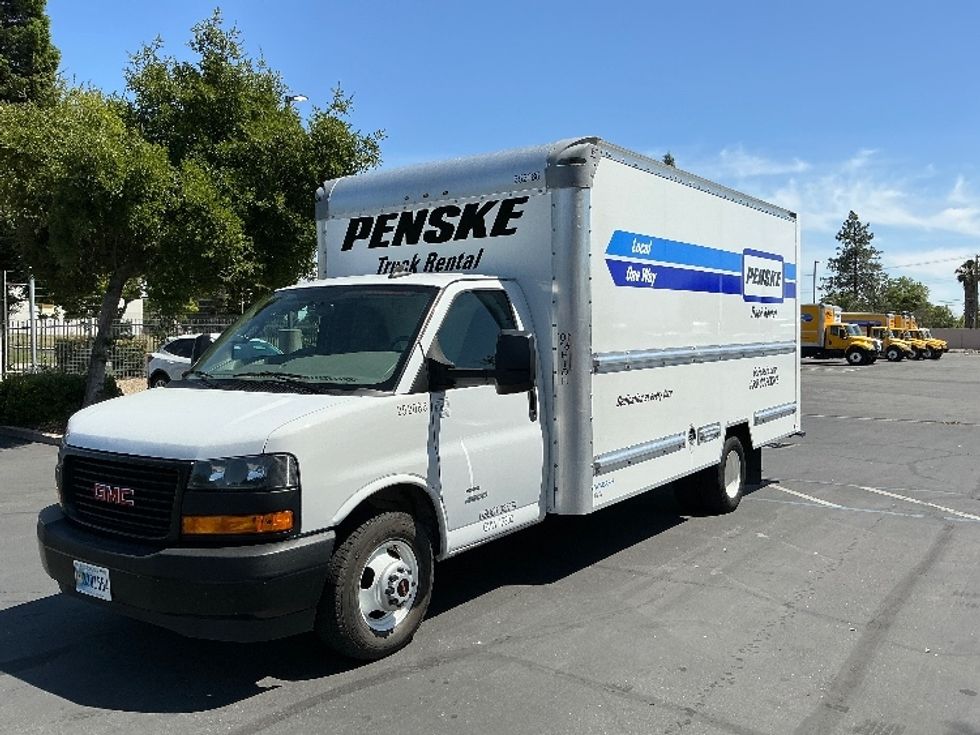 Light Duty Box Truck-Light and Medium Duty Trucks-GMC-2022-Savana G33903-West Sacramento-CA-24,125\n\t\tmiles-$ 48,000 - Image 3