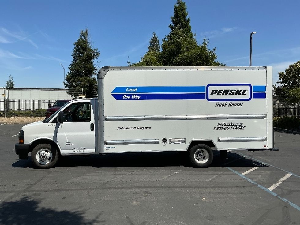 Light Duty Box Truck-Light and Medium Duty Trucks-GMC-2022-Savana G33903-West Sacramento-CA-24,125\n\t\tmiles-$ 48,000 - Image 4