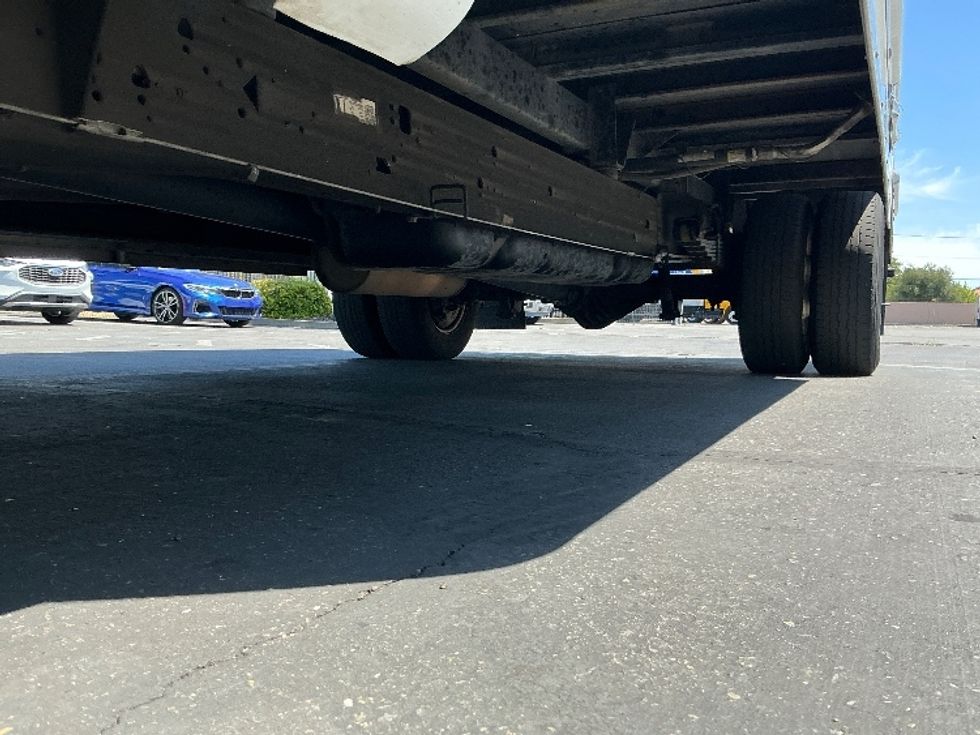 Light Duty Box Truck-Light and Medium Duty Trucks-GMC-2022-Savana G33903-West Sacramento-CA-24,125\n\t\tmiles-$ 48,000 - Image 5