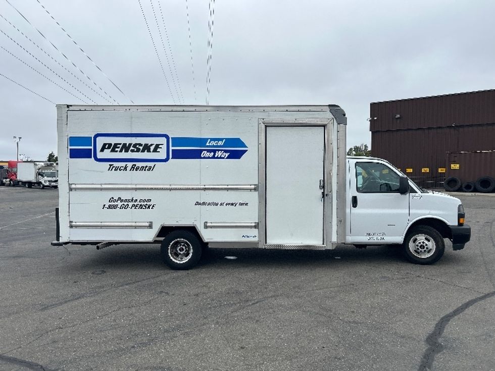 Light Duty Box Truck-Light and Medium Duty Trucks-GMC-2022-Savana G33903-West Sacramento-CA-66,710\n\t\tmiles-$ 36,750 - Image 15