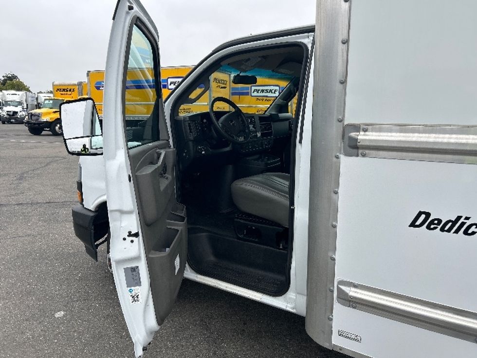 Light Duty Box Truck-Light and Medium Duty Trucks-GMC-2022-Savana G33903-West Sacramento-CA-66,710\n\t\tmiles-$ 36,750 - Image 16