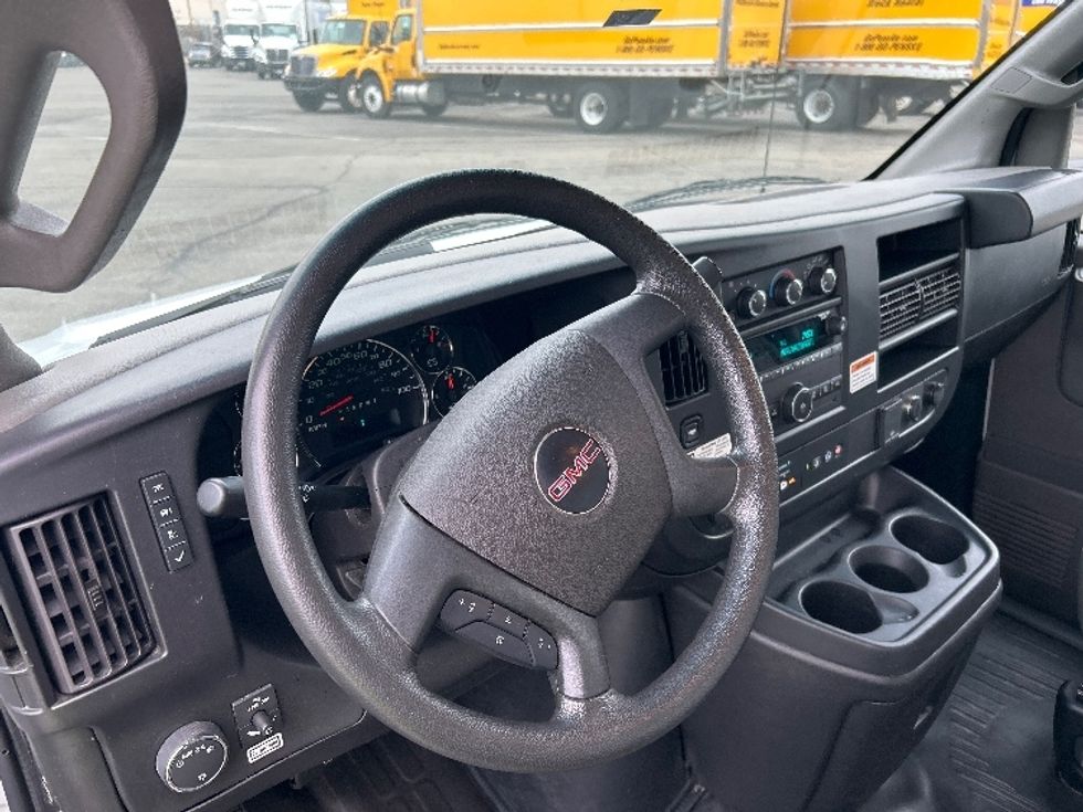 Light Duty Box Truck-Light and Medium Duty Trucks-GMC-2022-Savana G33903-West Sacramento-CA-66,710\n\t\tmiles-$ 36,750 - Image 17