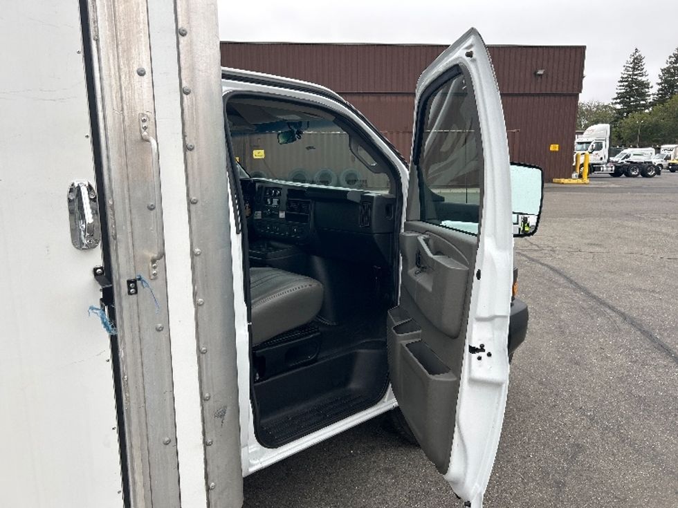 Light Duty Box Truck-Light and Medium Duty Trucks-GMC-2022-Savana G33903-West Sacramento-CA-66,710\n\t\tmiles-$ 36,750 - Image 20