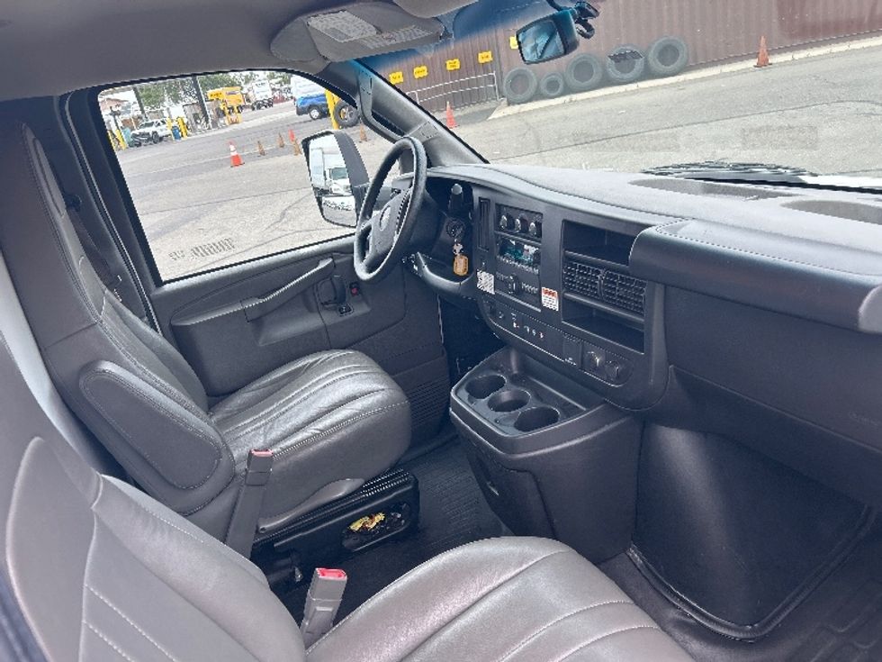 Light Duty Box Truck-Light and Medium Duty Trucks-GMC-2022-Savana G33903-West Sacramento-CA-66,710\n\t\tmiles-$ 36,750 - Image 22