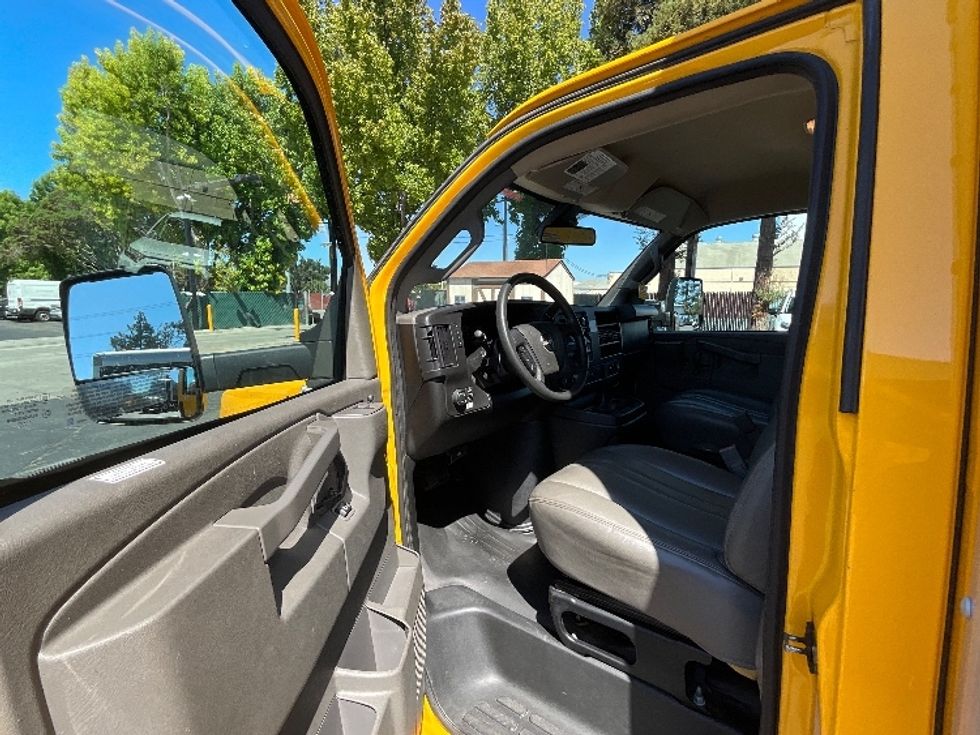 Light Duty Box Truck-Light and Medium Duty Trucks-GMC-2022-Savana G33903-West Sacramento-CA-85,650\n\t\tmiles-$ 31,250 - Image 16