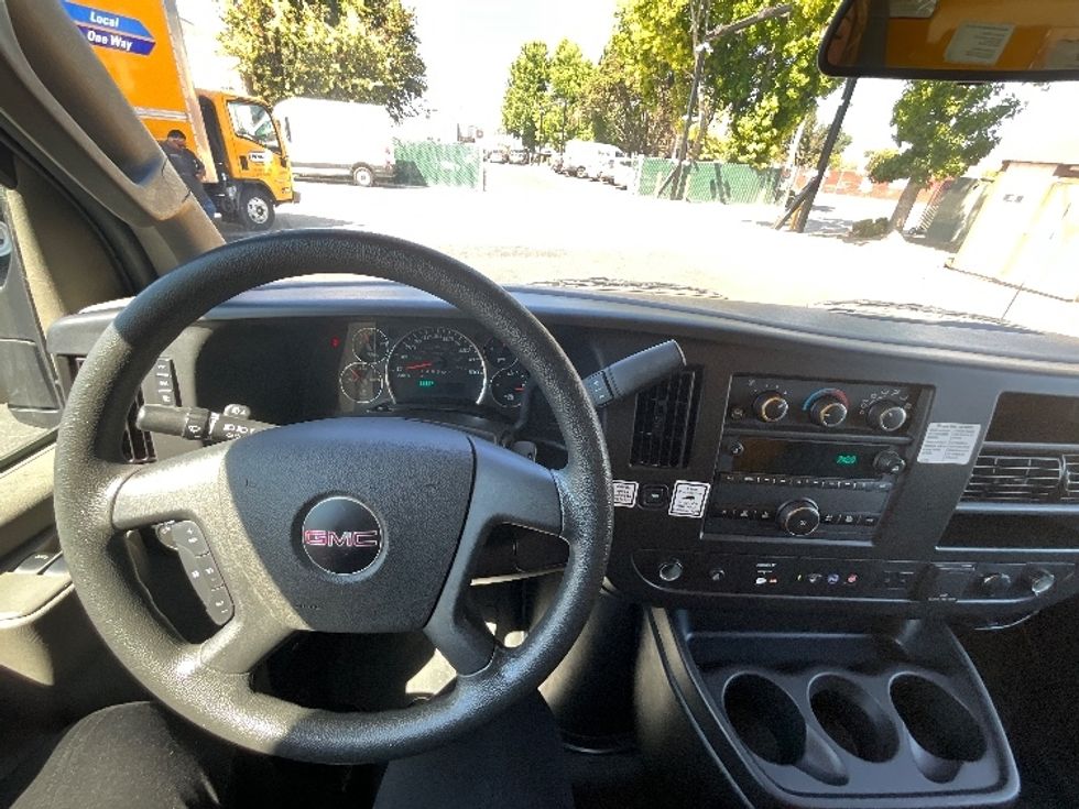 Light Duty Box Truck-Light and Medium Duty Trucks-GMC-2022-Savana G33903-West Sacramento-CA-85,650\n\t\tmiles-$ 31,250 - Image 18