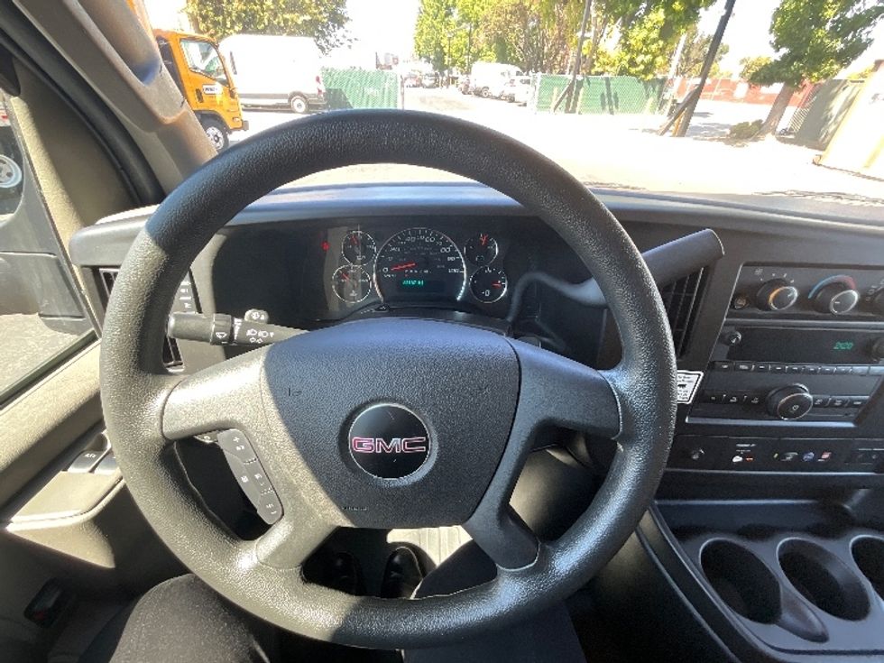 Light Duty Box Truck-Light and Medium Duty Trucks-GMC-2022-Savana G33903-West Sacramento-CA-85,650\n\t\tmiles-$ 31,250 - Image 17