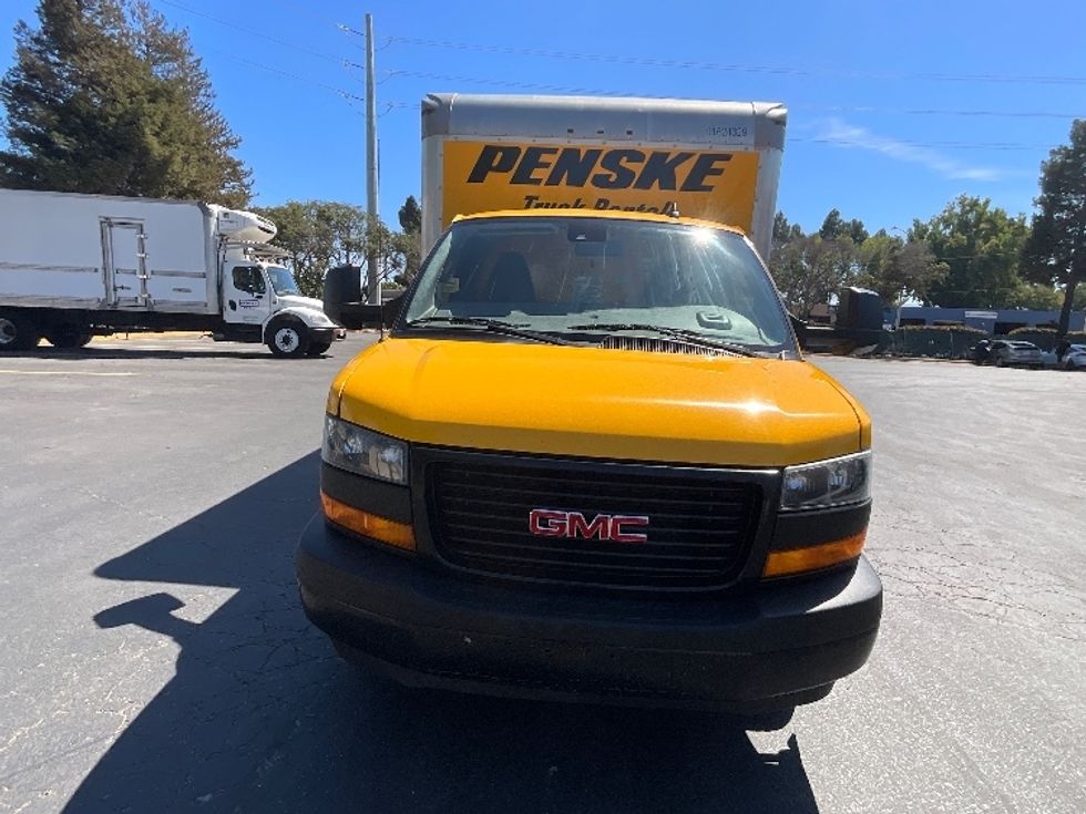Light Duty Box Truck-Light and Medium Duty Trucks-GMC-2022-Savana G33903-West Sacramento-CA-85,650\n\t\tmiles-$ 31,250 - Image 2