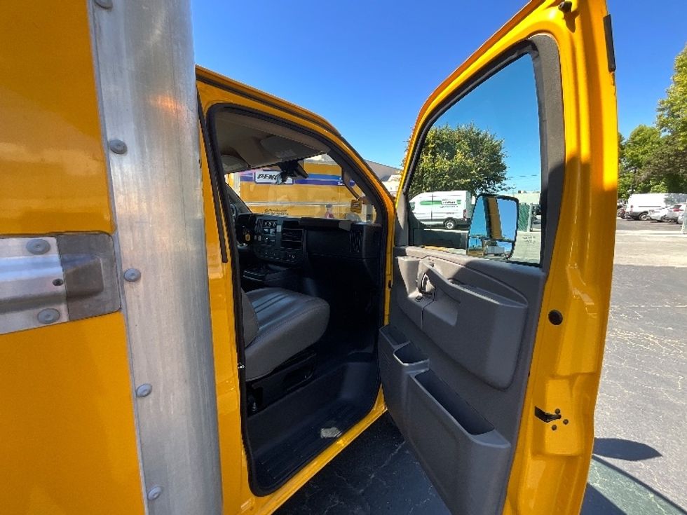 Light Duty Box Truck-Light and Medium Duty Trucks-GMC-2022-Savana G33903-West Sacramento-CA-85,650\n\t\tmiles-$ 31,250 - Image 20