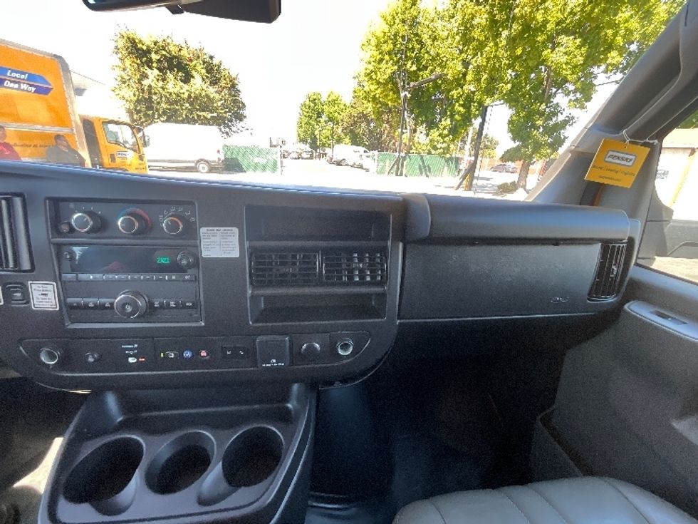 Light Duty Box Truck-Light and Medium Duty Trucks-GMC-2022-Savana G33903-West Sacramento-CA-85,650\n\t\tmiles-$ 31,250 - Image 21