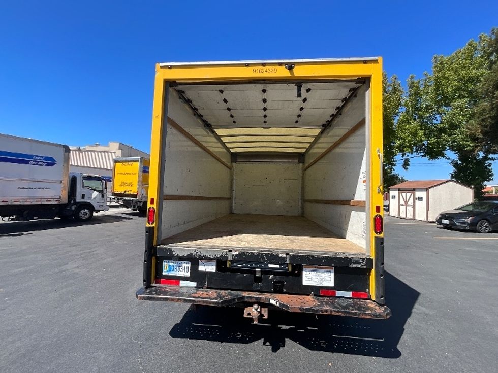 Light Duty Box Truck-Light and Medium Duty Trucks-GMC-2022-Savana G33903-West Sacramento-CA-85,650\n\t\tmiles-$ 31,250 - Image 8