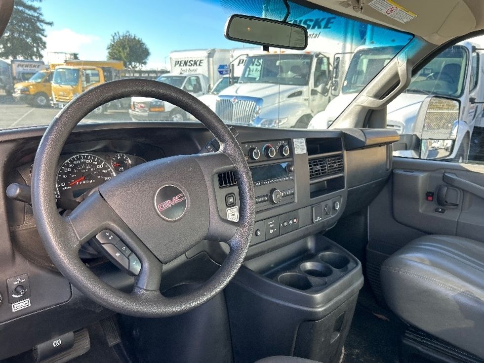 Light Duty Box Truck-Light and Medium Duty Trucks-GMC-2022-Savana G33903-West Sacramento-CA-86,208\n\t\tmiles-$ 35,250 - Image 17