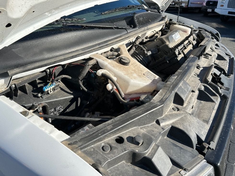 Light Duty Box Truck-Light and Medium Duty Trucks-GMC-2022-Savana G33903-West Sacramento-CA-86,208\n\t\tmiles-$ 35,250 - Image 23