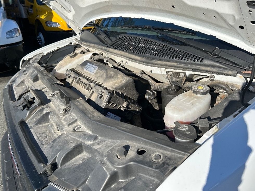 Light Duty Box Truck-Light and Medium Duty Trucks-GMC-2022-Savana G33903-West Sacramento-CA-86,208\n\t\tmiles-$ 35,250 - Image 24