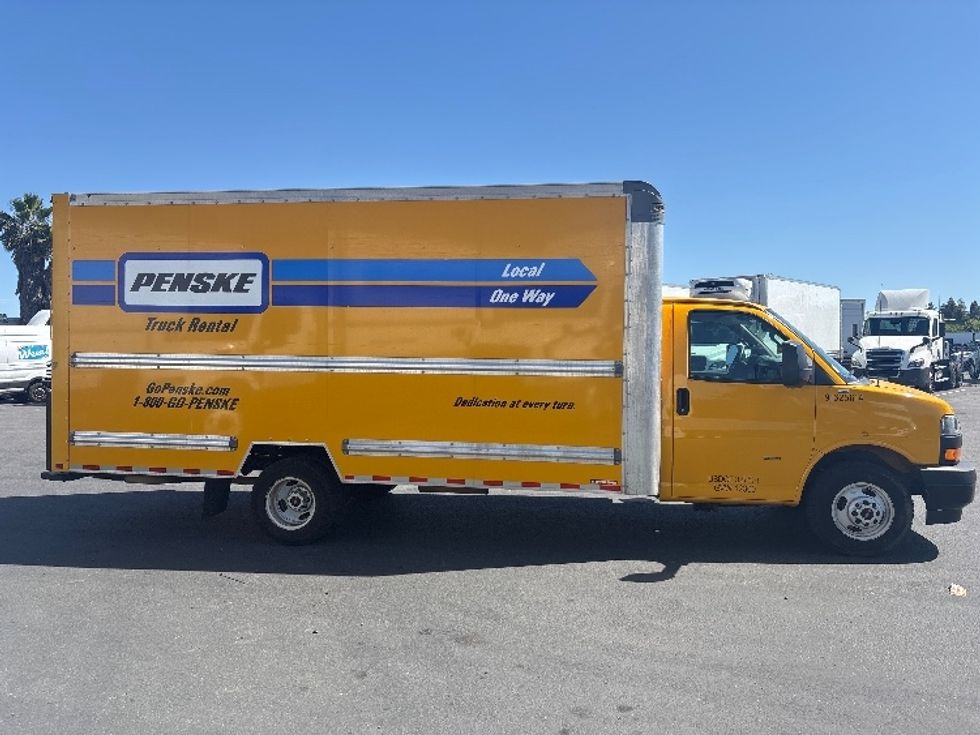 Light Duty Box Truck-Light and Medium Duty Trucks-GMC-2022-Savana G33903-West Sacramento-CA-95,408\n\t\tmiles-$ 28,000 - Image 14
