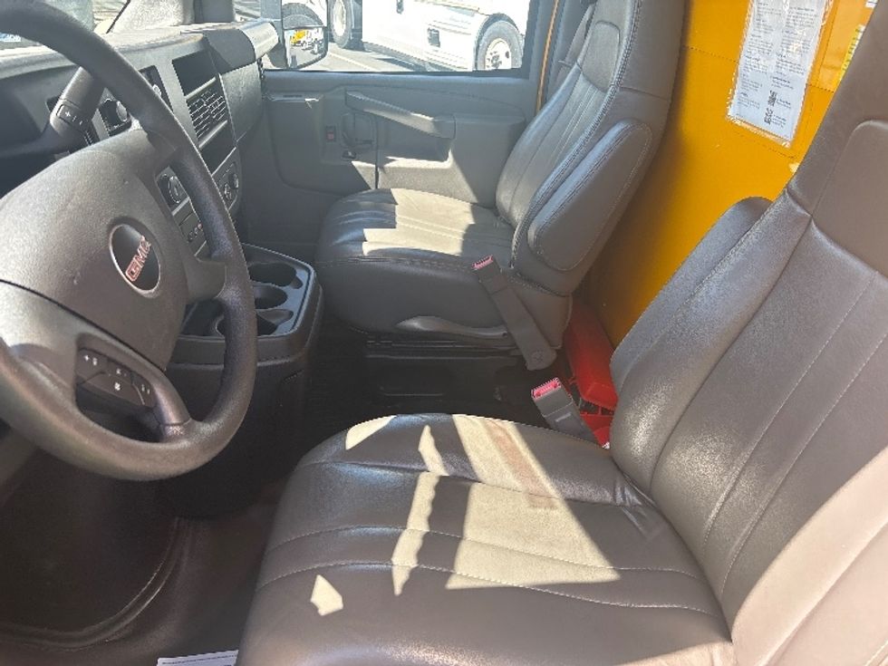 Light Duty Box Truck-Light and Medium Duty Trucks-GMC-2022-Savana G33903-West Sacramento-CA-95,408\n\t\tmiles-$ 28,000 - Image 18