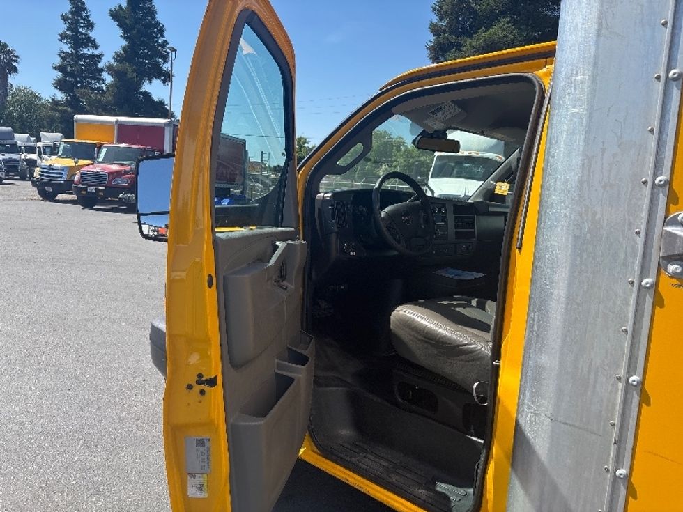 Light Duty Box Truck-Light and Medium Duty Trucks-GMC-2022-Savana G33903-West Sacramento-CA-95,408\n\t\tmiles-$ 28,000 - Image 15