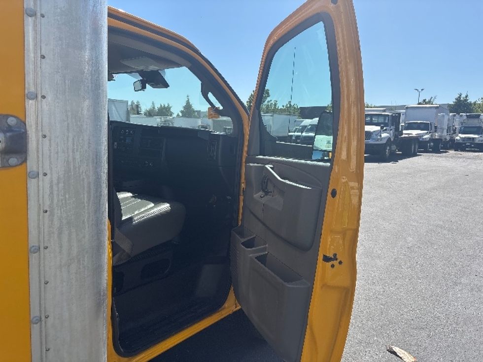 Light Duty Box Truck-Light and Medium Duty Trucks-GMC-2022-Savana G33903-West Sacramento-CA-95,408\n\t\tmiles-$ 28,000 - Image 19