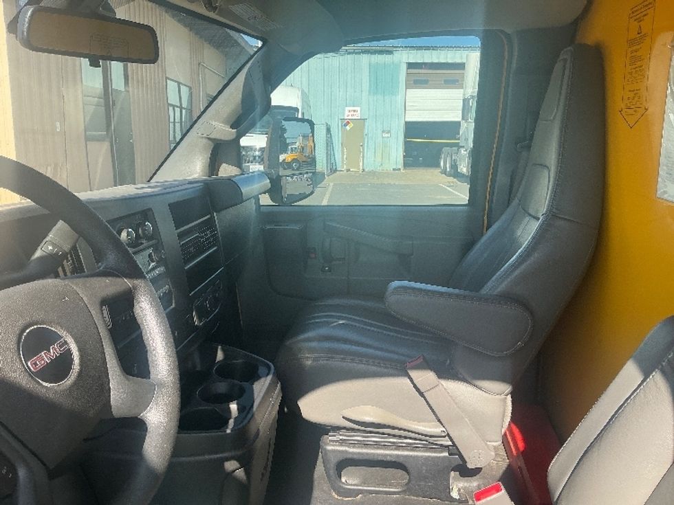 Light Duty Box Truck-Light and Medium Duty Trucks-GMC-2022-Savana G33903-West Sacramento-CA-95,617\n\t\tmiles-$ 28,000 - Image 18