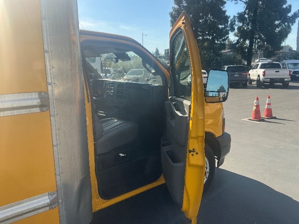 Light Duty Box Truck-Light and Medium Duty Trucks-GMC-2022-Savana G33903-West Sacramento-CA-95,617\n\t\tmiles-$ 28,000 - Image 19