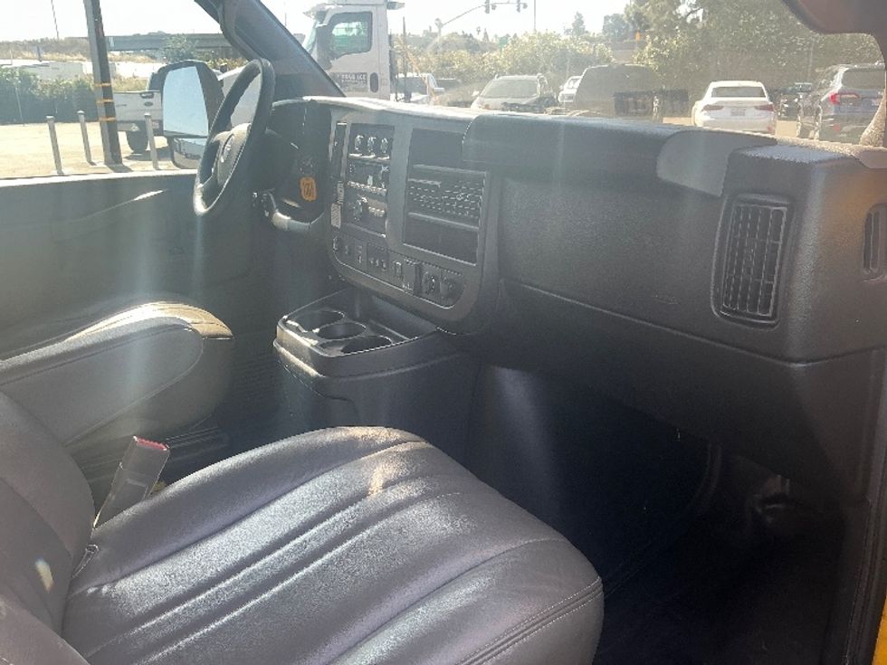 Light Duty Box Truck-Light and Medium Duty Trucks-GMC-2022-Savana G33903-West Sacramento-CA-95,617\n\t\tmiles-$ 28,000 - Image 22