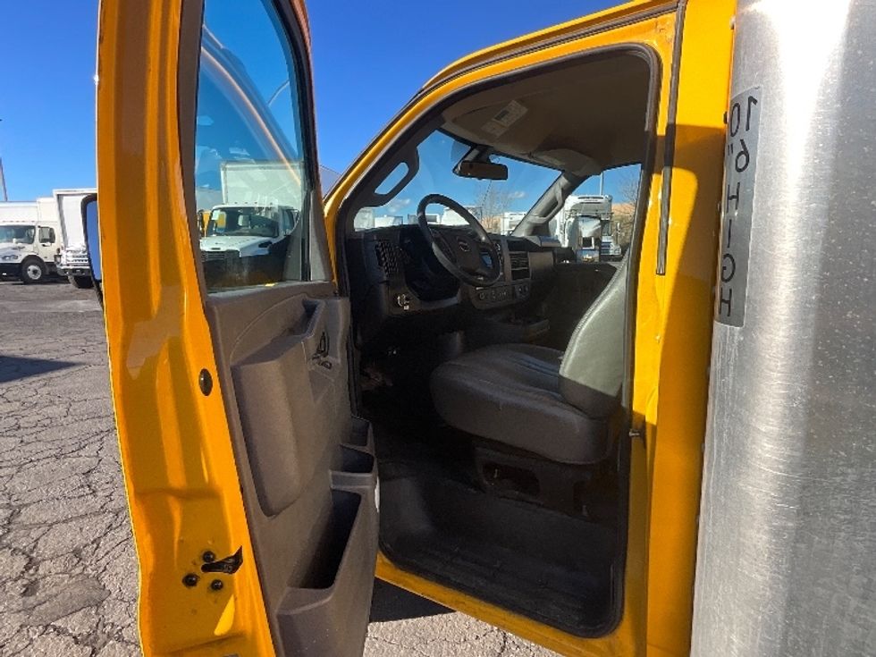 Light Duty Box Truck-Light and Medium Duty Trucks-GMC-2022-Savana G33903-West Valley City-UT-101,940\n\t\tmiles-$ 29,500 - Image 16