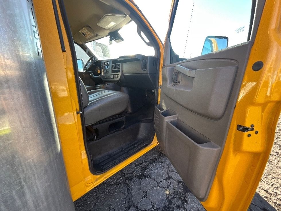 Light Duty Box Truck-Light and Medium Duty Trucks-GMC-2022-Savana G33903-West Valley City-UT-101,940\n\t\tmiles-$ 29,500 - Image 20