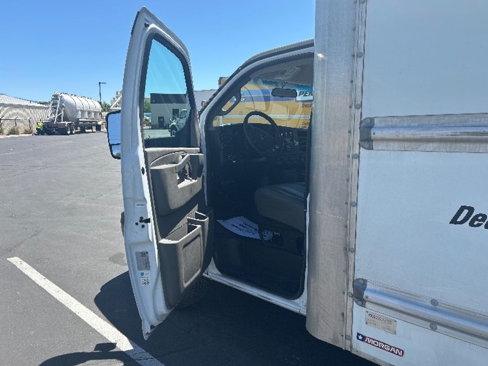 Light Duty Box Truck-Light and Medium Duty Trucks-GMC-2022-Savana G33903-West Valley City-UT-46,288\n\t\tmiles-$ 39,000 - Image 16