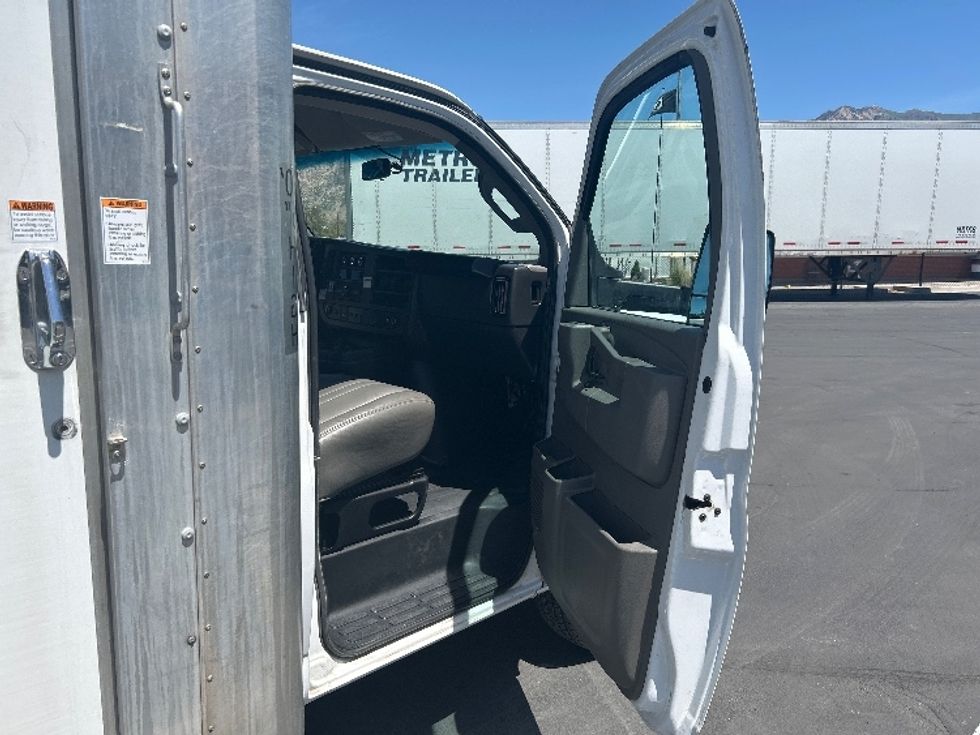 Light Duty Box Truck-Light and Medium Duty Trucks-GMC-2022-Savana G33903-West Valley City-UT-46,288\n\t\tmiles-$ 39,000 - Image 20