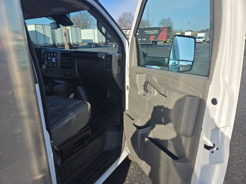 Light Duty Box Truck-Light and Medium Duty Trucks-GMC-2022-Savana G33903-White Deer-PA-68,363\n\t\tmiles-$ 34,750 - Image 17