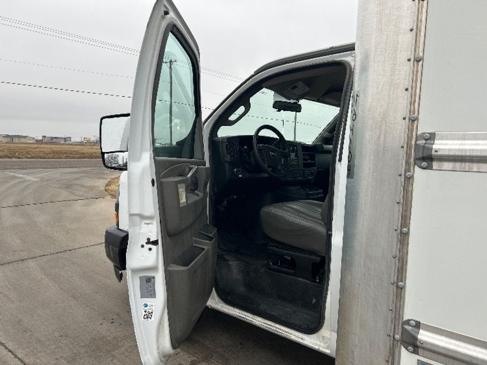Light Duty Box Truck-Light and Medium Duty Trucks-GMC-2022-Savana G33903-Wichita-KS-75,106\n\t\tmiles-$ 40,500 - Image 16