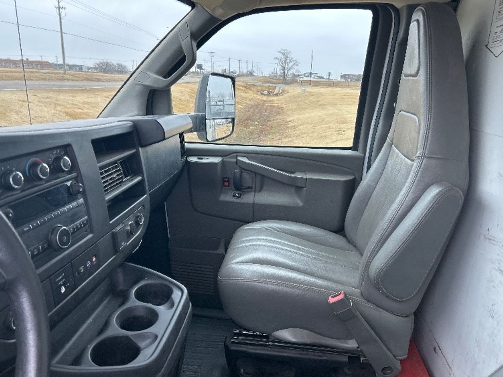 Light Duty Box Truck-Light and Medium Duty Trucks-GMC-2022-Savana G33903-Wichita-KS-75,106\n\t\tmiles-$ 40,500 - Image 19