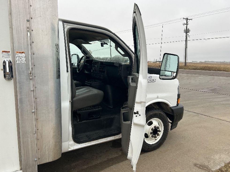 Light Duty Box Truck-Light and Medium Duty Trucks-GMC-2022-Savana G33903-Wichita-KS-75,106\n\t\tmiles-$ 40,500 - Image 20