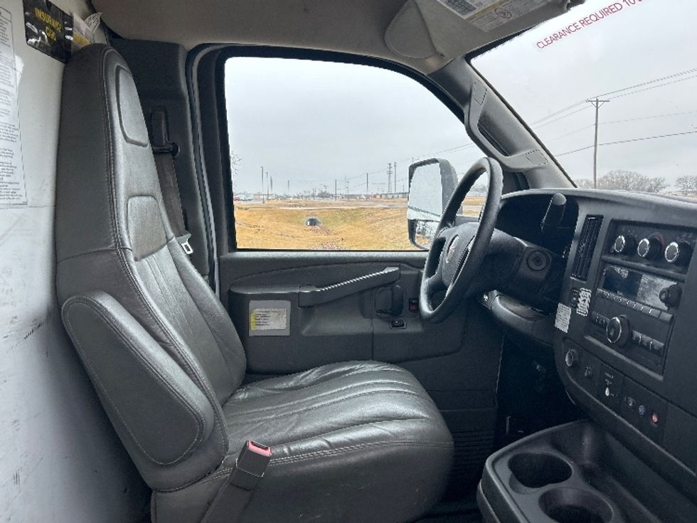 Light Duty Box Truck-Light and Medium Duty Trucks-GMC-2022-Savana G33903-Wichita-KS-75,106\n\t\tmiles-$ 40,500 - Image 22