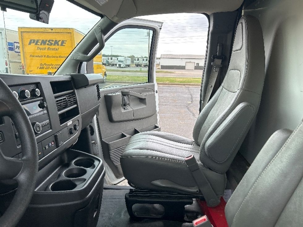 Light Duty Box Truck-Light and Medium Duty Trucks-GMC-2022-Savana G33903-Windsor-WI-36,319\n\t\tmiles-$ 45,250 - Image 19