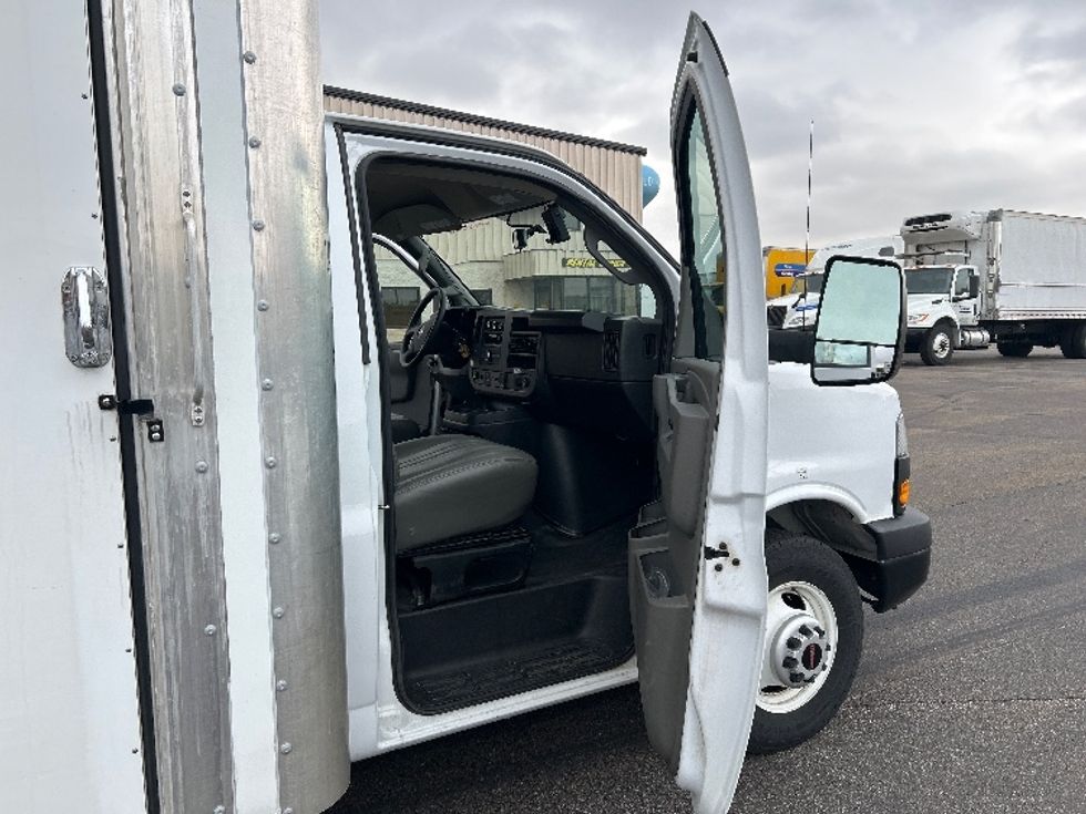 Light Duty Box Truck-Light and Medium Duty Trucks-GMC-2022-Savana G33903-Windsor-WI-36,319\n\t\tmiles-$ 45,250 - Image 20