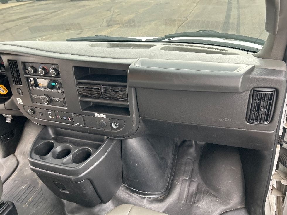 Light Duty Box Truck-Light and Medium Duty Trucks-GMC-2022-Savana G33903-Windsor-WI-36,319\n\t\tmiles-$ 45,250 - Image 21