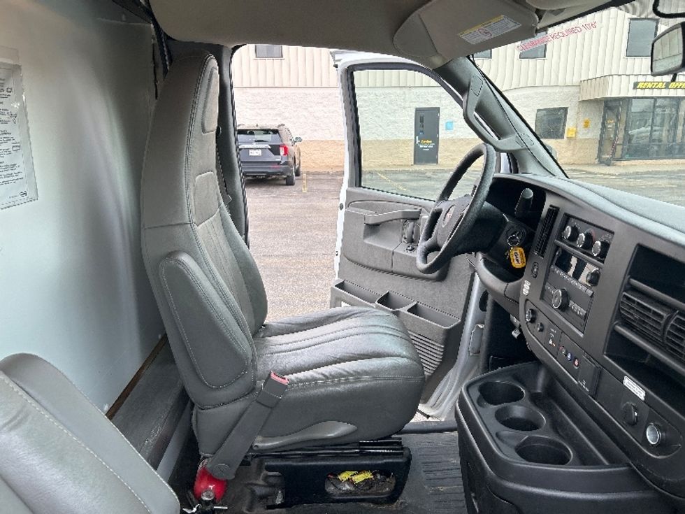 Light Duty Box Truck-Light and Medium Duty Trucks-GMC-2022-Savana G33903-Windsor-WI-36,319\n\t\tmiles-$ 45,250 - Image 22