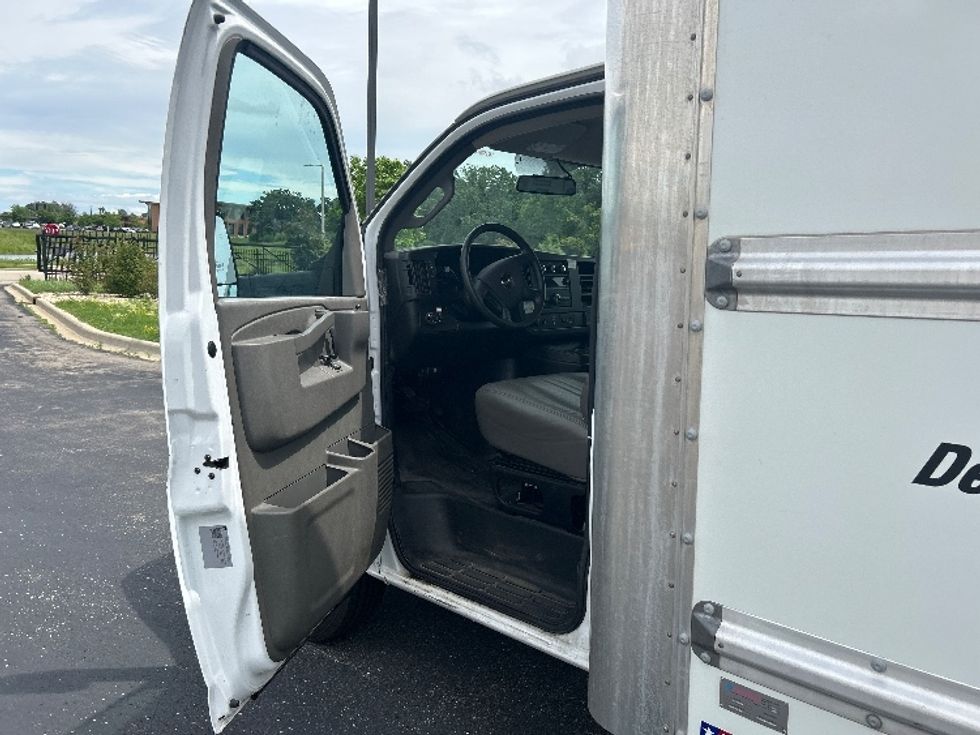 Light Duty Box Truck-Light and Medium Duty Trucks-GMC-2022-Savana G33903-Windsor-WI-49,016\n\t\tmiles-$ 41,250 - Image 16